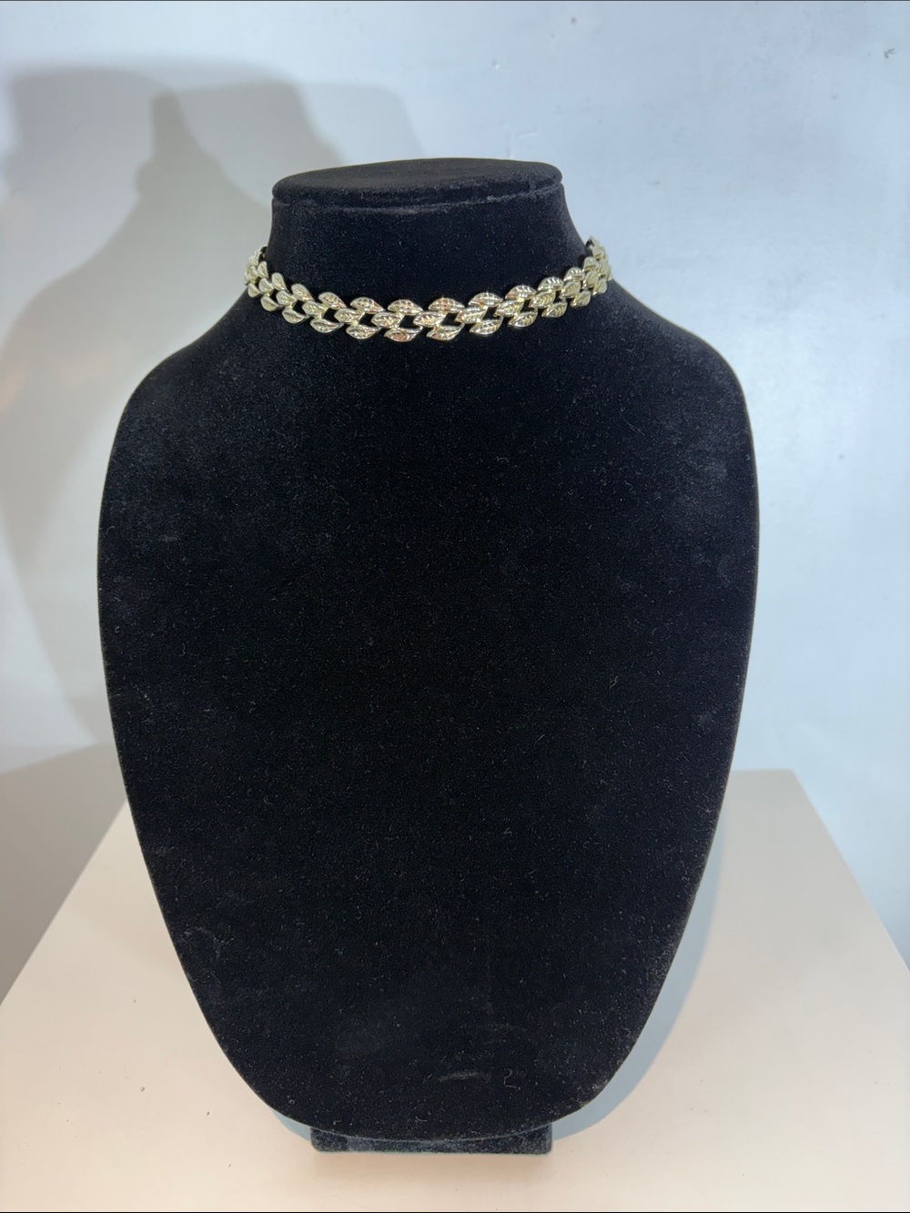 Vintage Coro Gold Tone Chain leaf Link Choker Necklace